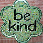 Mural that says be kind 